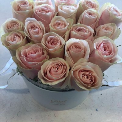 composizione fiori regalo fiorist oleggio a floreali25